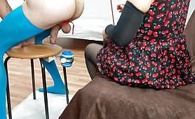 Dominante MILF amateur amarra una polla con una cuerda y la estimula con fuerza al máximo hasta que su jugoso y cremoso semen por todas partes